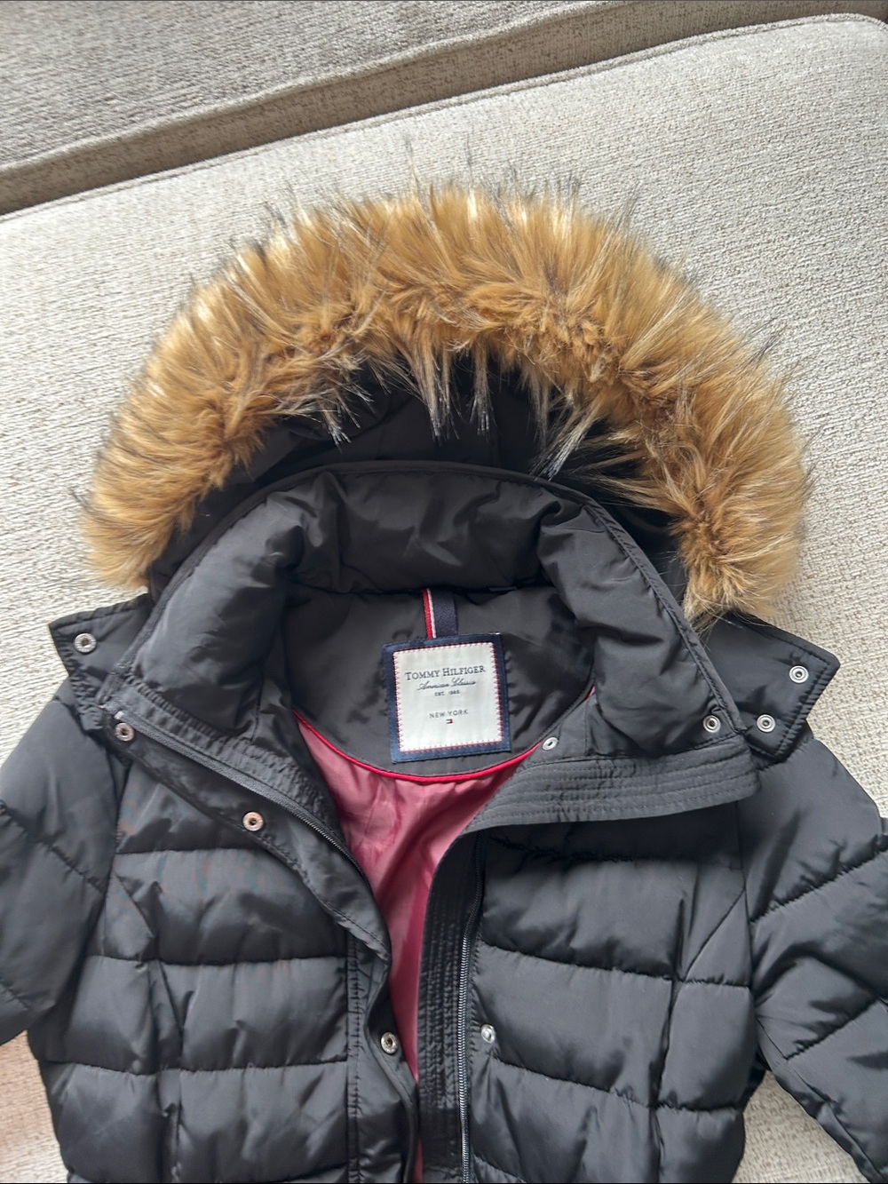Tommy Hilfiger Women's Black Quilted Belted Puffer Coat with Faux-Fur Hood